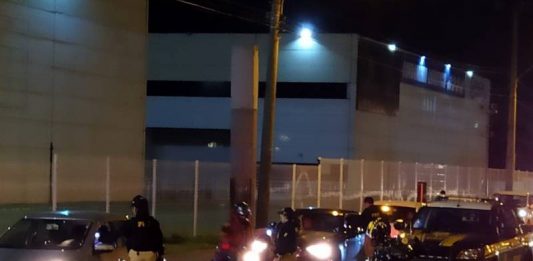 Mais de 200 condutores flagrados dirigindo sob efeito de álcool em SC no fim de semana PRF flagra 208 motoristas dirigindo sob efeito de álcool no final de semana nas rodovias federais catarinenses