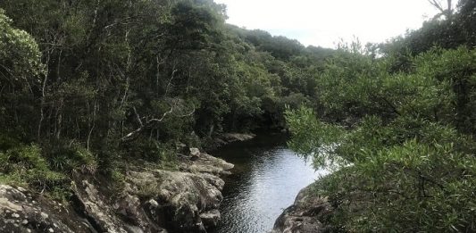 Prefeitura de Palhoça finaliza mapeamento turístico de cachoeiras e quedas d’água Cachoeira do Jarrão – Palhoça/SC.
