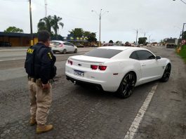 Carro esportivo roubado no Paraná é recuperado na BR 101 em Biguaçu