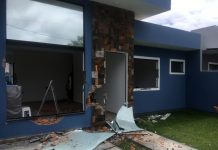Construções irregulares Casas no norte da ilha e loteamento no Rio Tavares são barrados
