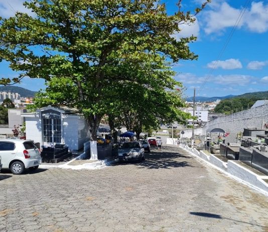 Prefeitura de São José faz a preparação para o Dia de Finados Prefeitura de São José faz a preparação para o Dia de Finados