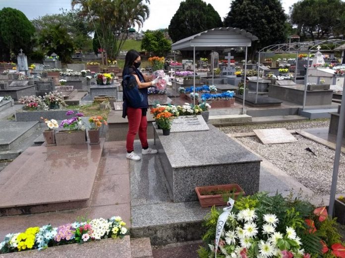 Limpeza é feita em cemitérios da capital pós-Finados para evitar focos de mosquito