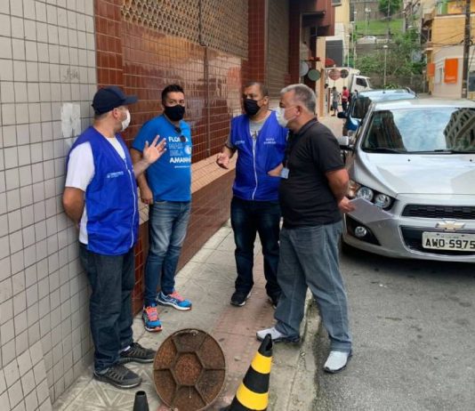 Blitz fiscaliza imóveis com esgoto irregular no Centro de Florianópolis Blitz fiscaliza imóveis com esgoto irregular no Centro de Florianópolis