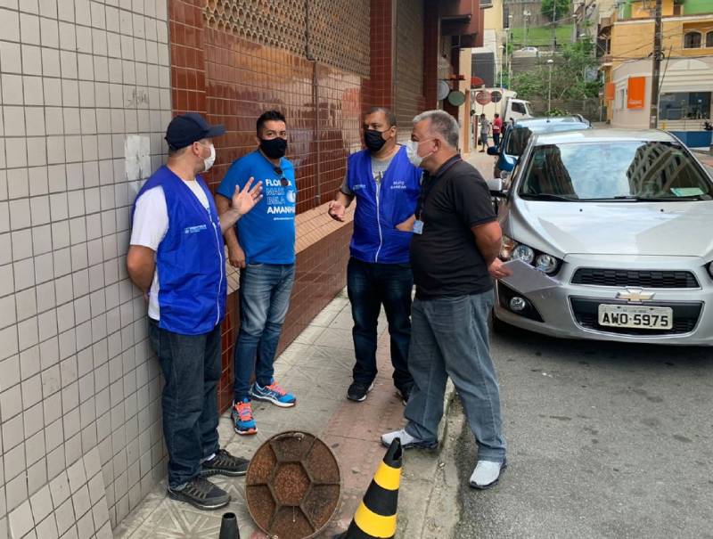 Blitz fiscaliza imóveis com esgoto irregular no Centro de Florianópolis