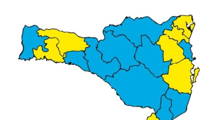 Vacinação consolida 10 regiões em menor risco à Covid em SC