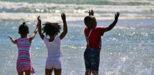 Consciência negra: racismo na infância prejudica o desenvolvimento de crianças negras Consciência negra: racismo na infância prejudica o desenvolvimento de crianças negras