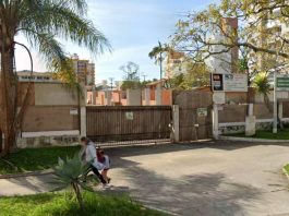 Obra de colégio no Estreito é novamente paralisada Obra de reforma da EEB Aderbal Ramos da Silva, em Florianópolis, será retomada no dia 22 de novembro