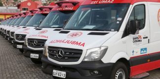 ambulâncias do samu estacionadas alinhadas