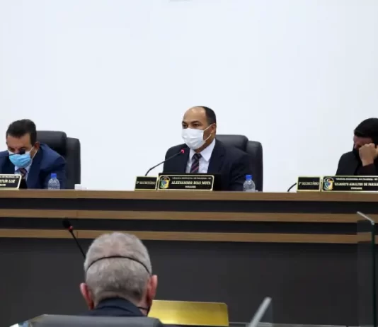 Câmara de Palhoça institui a leitura de um versículo da bíblia no início das sessões