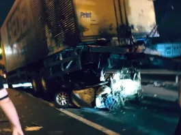 Acidente na BR-101 em Palhoça mata 2 pessoas Acidente na BR-101 em Palhoça mata 2 pessoas