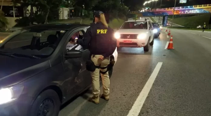 Blitz na cabeceira da Ponte Pedro Ivo Campos flagrou 43 dirigindo alcoolizados