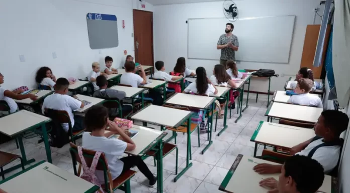 Estado alocará alunos em escolas privadas enquanto unidades da Grande Florianópolis estão em obras