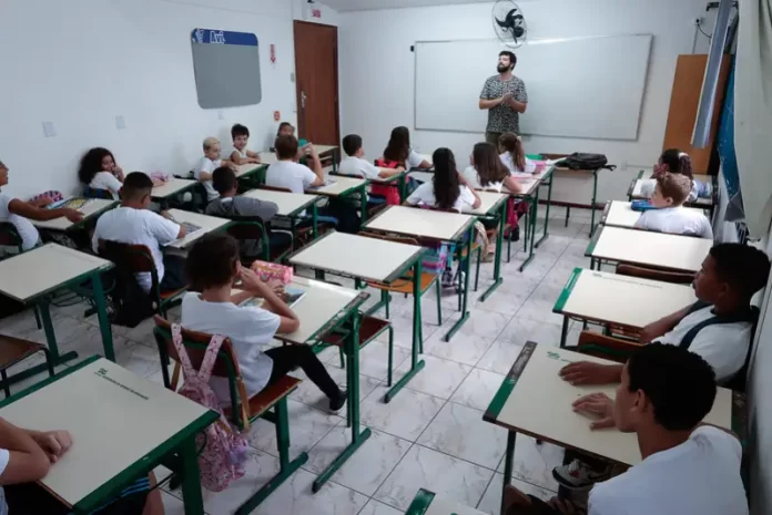 Estado alocará alunos em escolas privadas enquanto unidades da Grande Florianópolis estão em obras