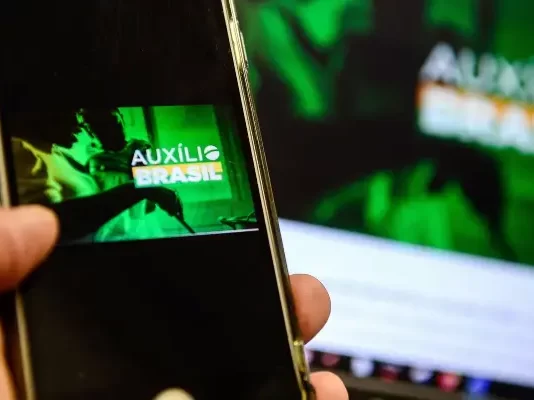 Caixa começa a pagar segunda parcela do Auxílio Brasil, com valor mínimo de R$ 400 Caixa começa a pagar Auxílio Brasil com valor mínimo de R$ 400