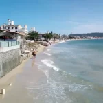 30m em Jurerê e 35m em Ingleses: prefeitura pede licença para alargamento das praias | mas dos ingleses batendo nos muros das casas