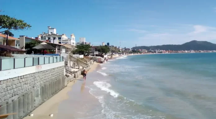 30m em Jurerê e 35m em Ingleses: prefeitura pede licença para alargamento das praias | mas dos ingleses batendo nos muros das casas