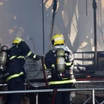 Bombeiros seguem no rescaldo do supermercado; estrutura pode desabar