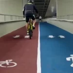 ciclista subindo rampa da passarela inaugurada das pontes
