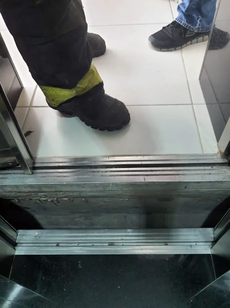 bombeiros atenderam ocorrência de queda de um elevador na rua saldanha marinho, no prédio do senac