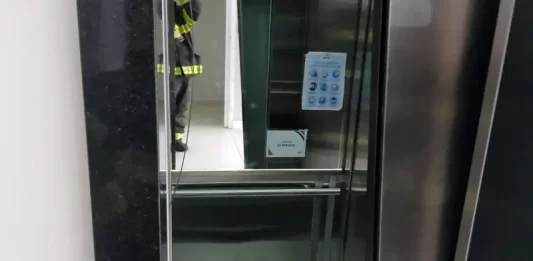 Queda de elevador no Centro de Florianópolis deixa 9 feridos Queda de elevador no Centro de Florianópolis deixa 9 feridos