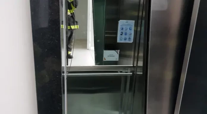 Queda de elevador no Centro de Florianópolis deixa 9 feridos