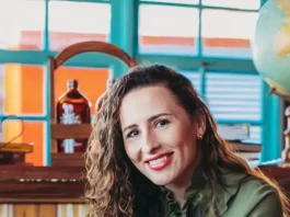 “Coisas que não se explicam, se sentem”: obra de catarinense ganha leitores em todo o Brasil escritora renata de souza