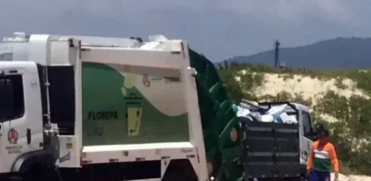 Terceirizada afirma que vai parar transbordo de lixo dentro do Parque do Santinho caminhões de lixo fazendo transbordo dentro do parque do santinho