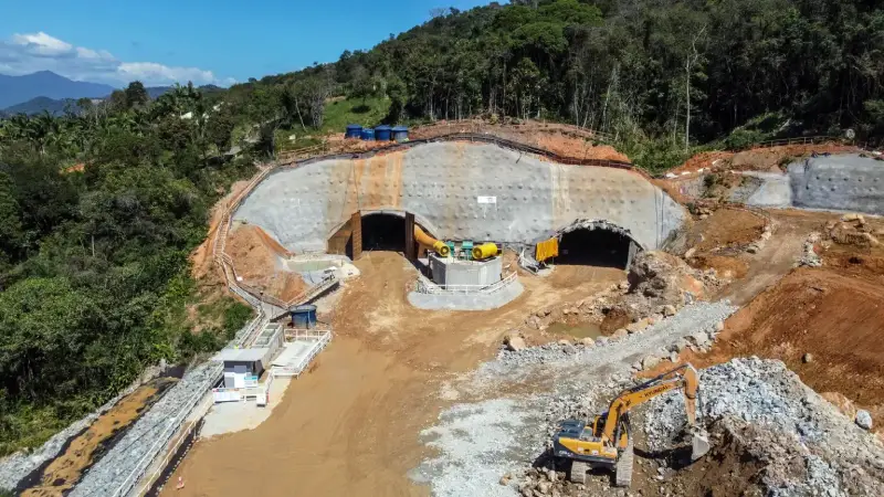 túnel do contorno viário da Grande Florianópolis em construção