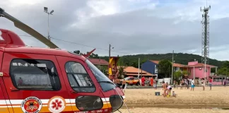 Bombeiros salvam criança de 7 anos de afogamento em Biguaçu