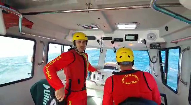 Embarcação vira e duas pessoas morrem afogadas, em Laguna