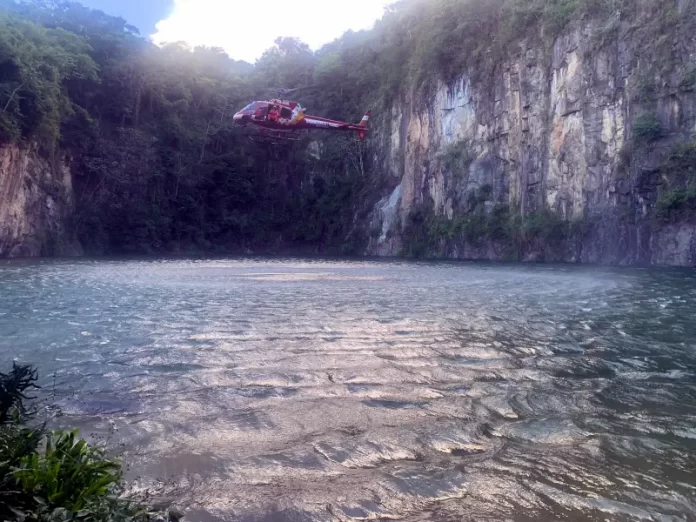 Adolescente desaparece em mergulho no lago da pedreira próximo ao Bosque das Mansões, em São José