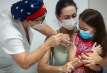 Santa Catarina inicia vacinação de crianças e adolescentes de 6 a 17 anos com a Coronavac