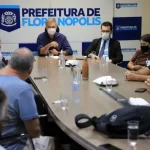 na prefeitura, funcionários e emrpesa canasvieiras negociaram acordo para dar fim à paralisação do transporte coletivo em florianópolis