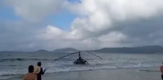 Helicóptero cai na Praia de Canasvieiras