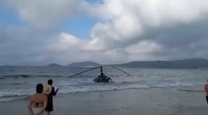 Helicóptero cai na Praia de Canasvieiras