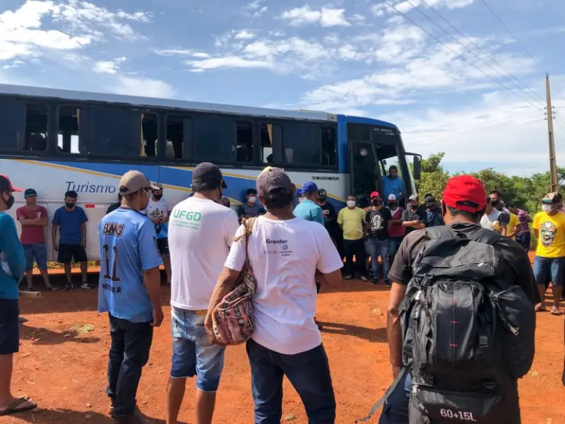Indígenas de Mato Grosso do Sul embarcam para a colheita de maçã na região sul do país