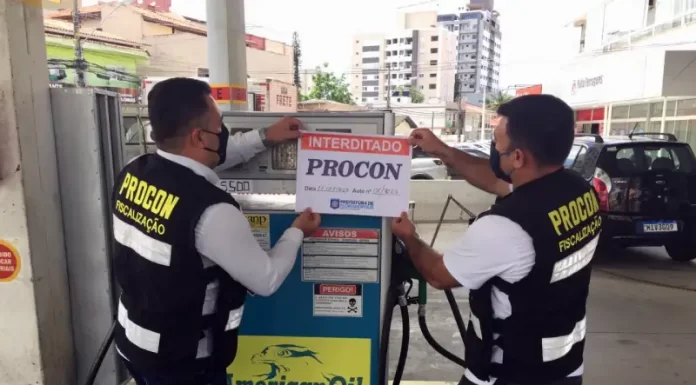 Procon de Florianópolis interdita bomba de etanol em posto em Capoeiras