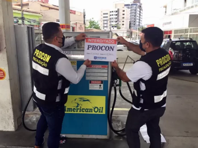 Procon de Florianópolis interdita bomba de etanol em posto em Capoeiras