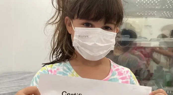 Crianças ganham “certificado de coragem” na primeira dose da vacina contra Covid em São José