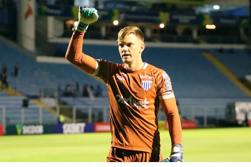 Douglas Friedrich, o bom goleiro atuando no avaí