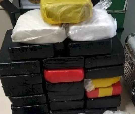 PM apreende 23 quilos de cocaína em barbearia em São José Mais de 23 quilos de cocaína são apreendidos em São José
