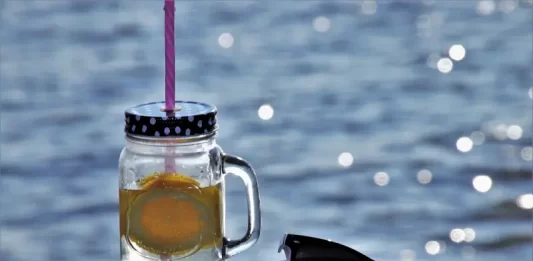 Mulher é drogada em quiosque de Jurerê por funcionário e sofre abuso sexual