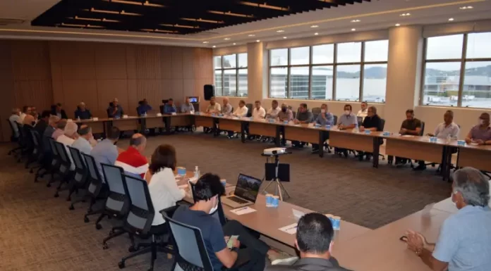 A primeira reunião ordinária do conselho deliberativo da Aemflo/CDL-SJ reuniu mais de 50 empresários