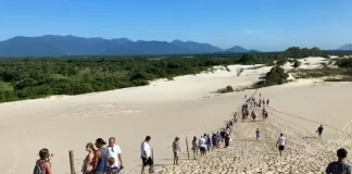 Manifestação da comunidade impede colocação de cerca em restinga de Paulo Lopes