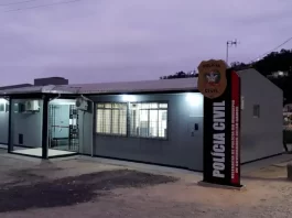 Em GCR, Polícia Civil e Bombeiros perseguem agressor até prendê-lo no mar Delegacia de Polícia de Governador Celso Ramos