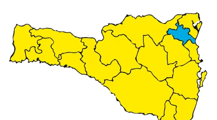 Matriz de Risco Regionalizado aponta 16 regiões no nível alto (amarelo) e uma no nível moderado (azul)