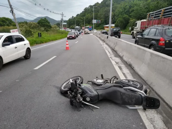 Motociclista morre em acidente na SC-401, em Florianópolis