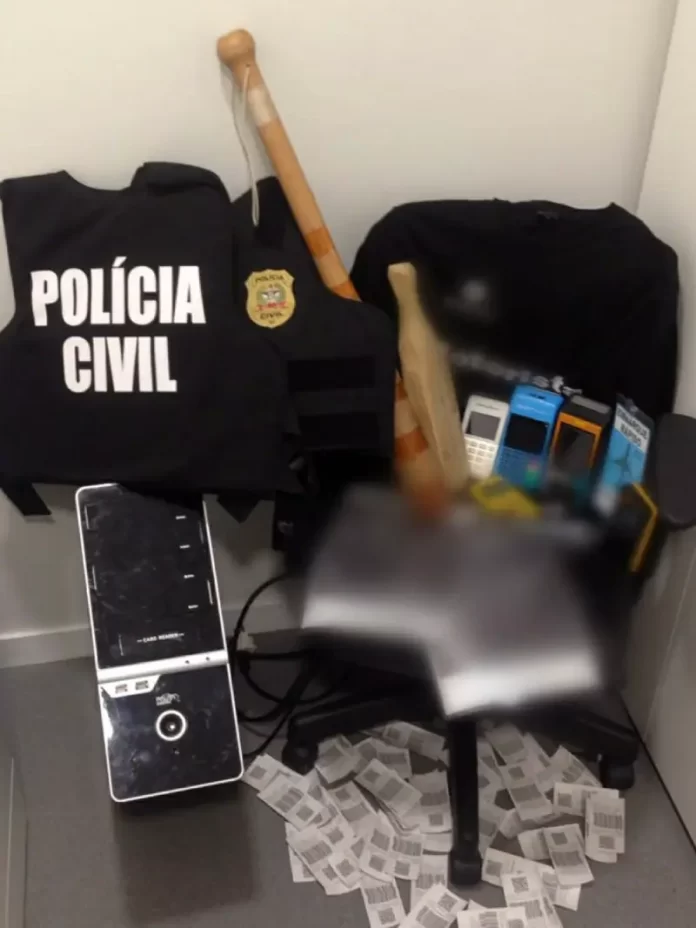 Motorista é preso por agredir e extorquir passageiros no Aeroporto Hercílio Luz