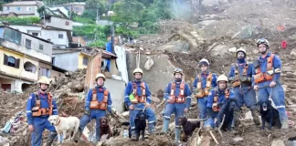 primeira equipes do Corpo de Bombeiros Militar de SC encerra missão de buscas em Petrópolis, substituíd por novos binômios