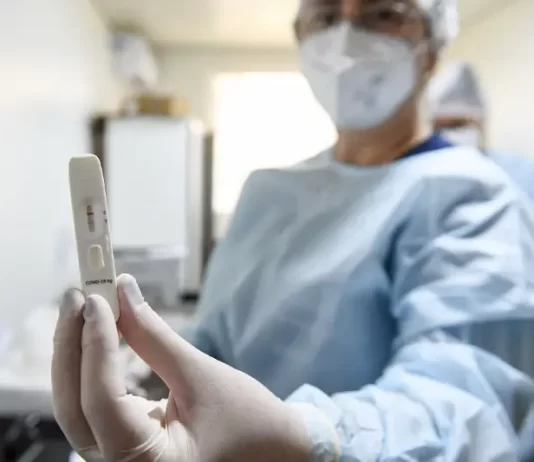 Cerca de 50 mil pessoas pegaram Covid em um mês em SC Unidades Básicas de Saúde de Biguaçu passam a realizar testes rápidos de Covid-19